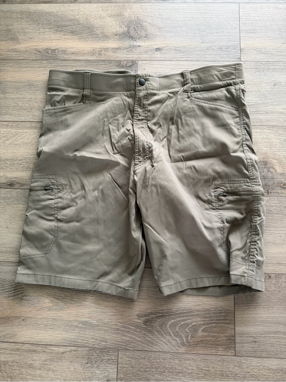Wrangler Men's Cargo Shorts in Khaki Green